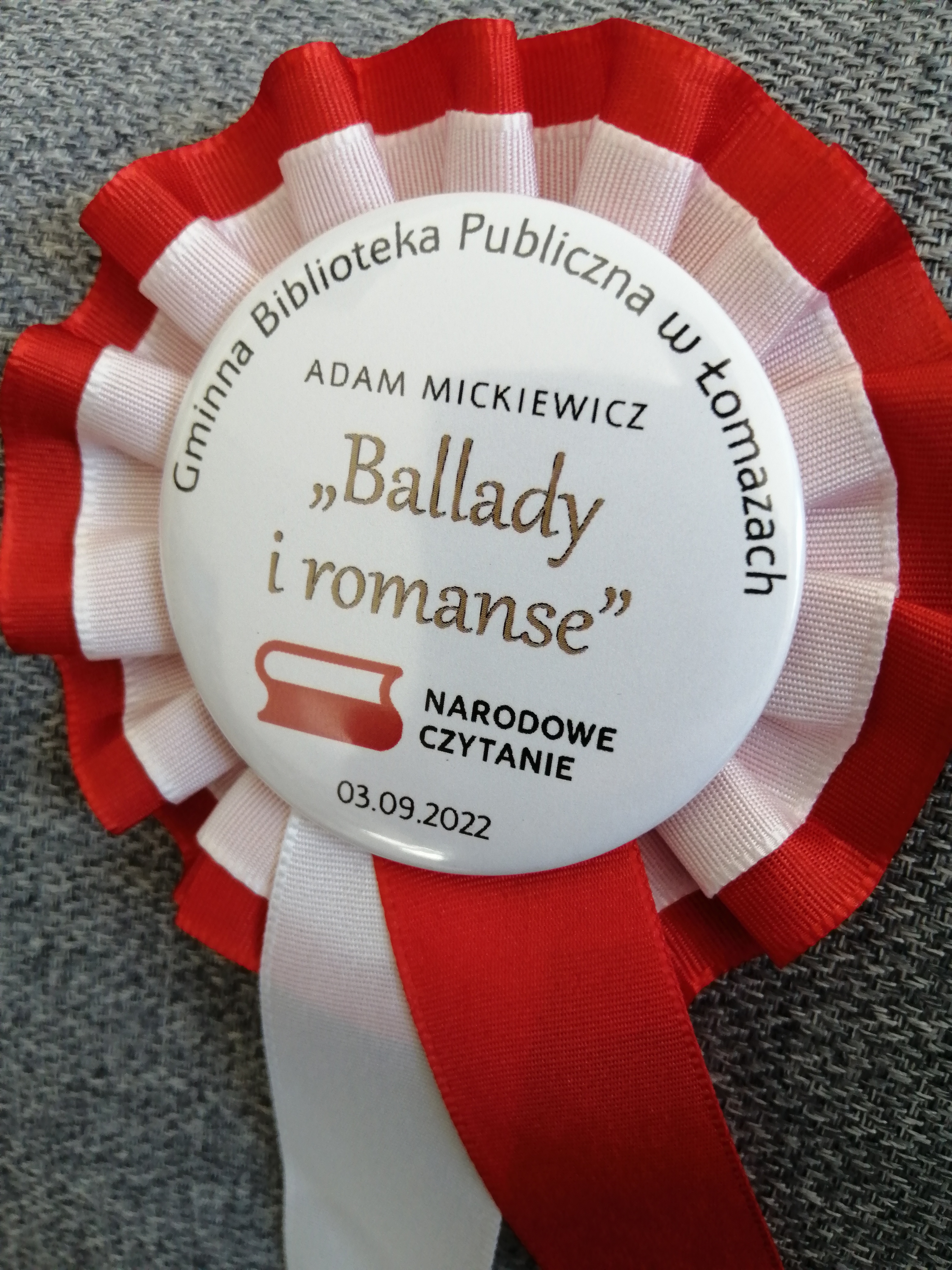 Narodowe czytanie biały order z czerwoną obwódką