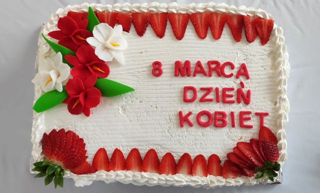 tort z napisem 8 marca dzień kobiet